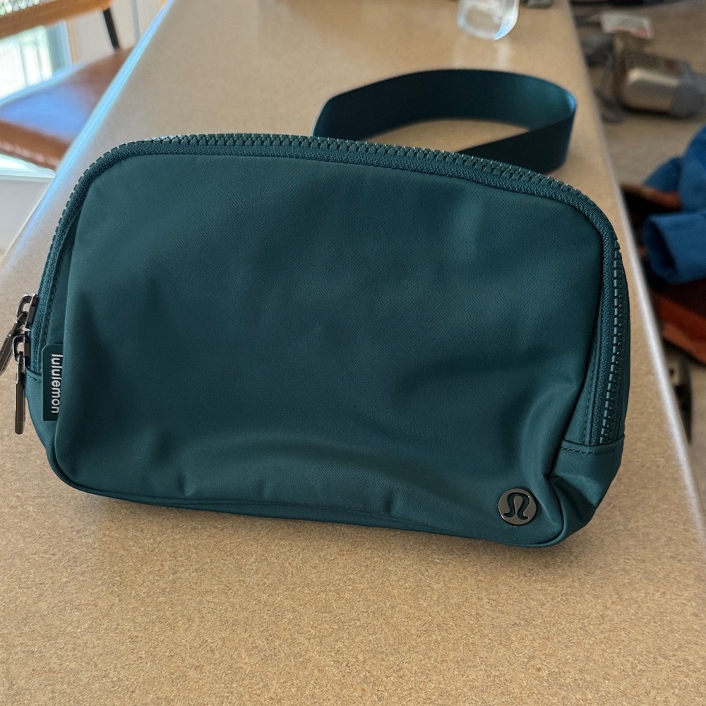 lululemon athletica Men's Deep Teal Belt Bag